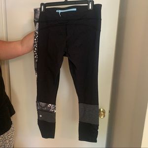 Lululemon 3/4 crop leggings with print detail